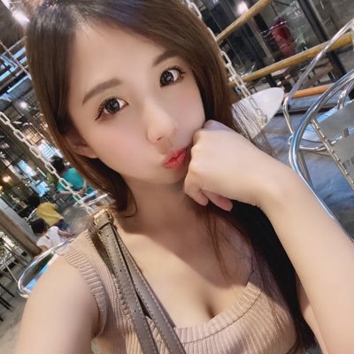 I’m a very gentle woman I’m single I have no kids and I need a gentle man that can take good care of me😍😘