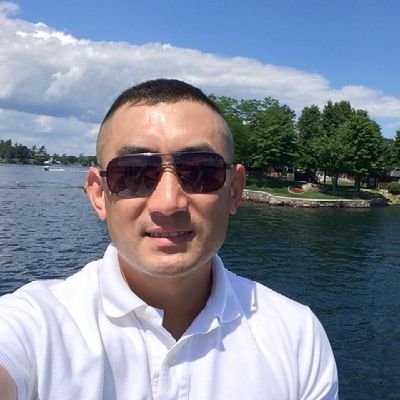 Kimdivide's profile picture. 