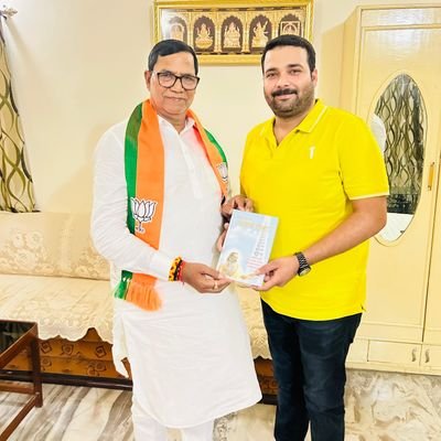पंक्ति में खड़े अंतिम व्यक्ति के चेहरे पर मुस्कान बिखेरना हमारा लक्ष्य। समर्पित भारत निर्माण को🕉️🇮🇳🥰💐🙏🏻