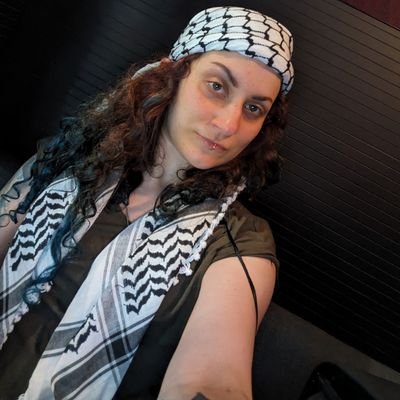 zeewrote's profile picture. 🇱🇧📍🇮🇪
Queer🏳️‍🌈 Atheist⚛️ Neurospicy🌶️🧠
Metalhead/Goth🤘🏻🦇
🔻Globalise the Intifada🌍 Landback to all✊🏻