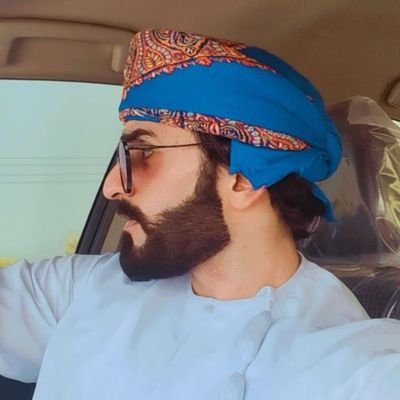 إجتماعي🤷🏻♂️/مثقف إلى حدٍ ما🤔/متطوع ف عمل الخير❤️/ما أحب الرسميات 😑✋🏻/ رياضي🏋🏻♂️😈💪🏻 / أتشرف بالجميع 💣 إحترم تُحترم.
