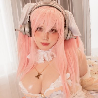 Hungarian cosplayer 🇭🇺🎀 | loves to sew and craft | Throne Wishlist: https://t.co/gVrSWJW2rn