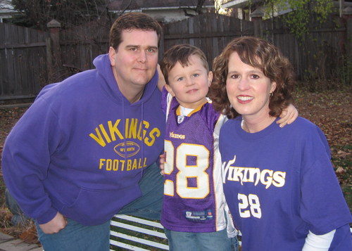 Love God, family, USA.  Like helping people, laughing, great deals, politics - in moderation:), Vikings (OUCH!) and of course a good meal!