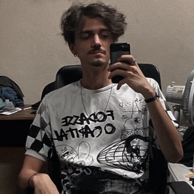 Militante da União da Juventude Cigarro