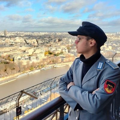-youtuber mediocre

-recreador histórico 

-solo un random mas :b