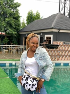 Chee_ghay's profile picture. I suck at bios