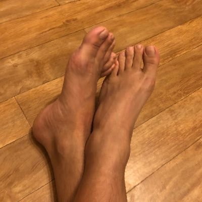 Hornyfeet241386's profile picture. Feet adict im a man 😎. sell pictures of my feet 😉