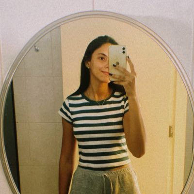 carinaflores__'s profile picture. ✞ ☺︎︎ ☕︎︎