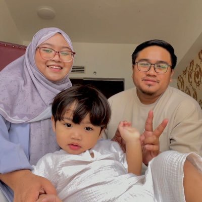 DonatCoronaTM's profile picture. Happily Married