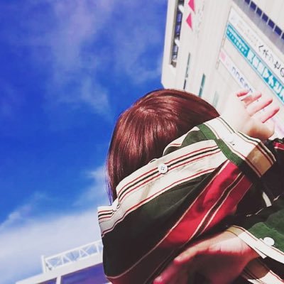 マルチクリエイター|Web × デザイン × 動画 × SNS × AI × EC|ワンストップ対応
専門学校でWeb・デザインを学び、旅行会社PGを経て、デジハリで動画制作を学び独立💡
制作実績100件以上/全国対応可
推し活&グルメ大好き夫婦の日常も発信中🍰
📩お仕事はDM・Webサイトからお気軽に