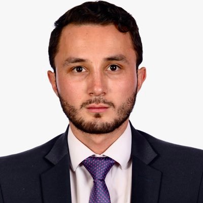 Abogado, Máster el Derecho Procesal Penal y Litigación Oral, Máster en Derecho Constitucional. -Podemos vivir en buen mundo-