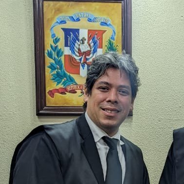 CPA/CTC/MBA. Docente en materia impositiva. Padre de una hija maravillosa. Abogado. Baladista hasta la tambora. Sabinero