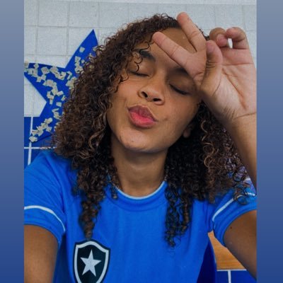 uso esse site p reclamar da vida, citar letras de músicas e dar RT em coisas aleatórias. Se vc n gosta do Botafogo, evite meu perfil e a minha pessoa.