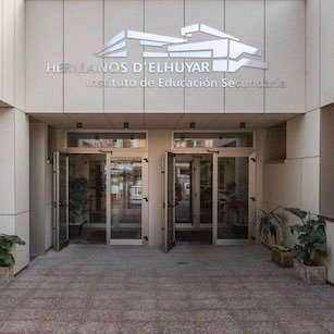 📌 Punto de Información IES Hermanos D'Elhuyar. 📲¡Puedes escribirnos al DM o solicitar una cita con nosotros en algún recreo y te atenderemos encantados!