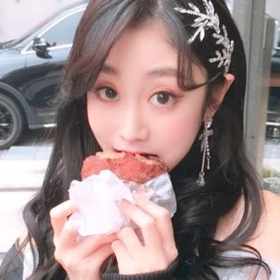 jistrawberries's profile picture. lovelyz media marketing