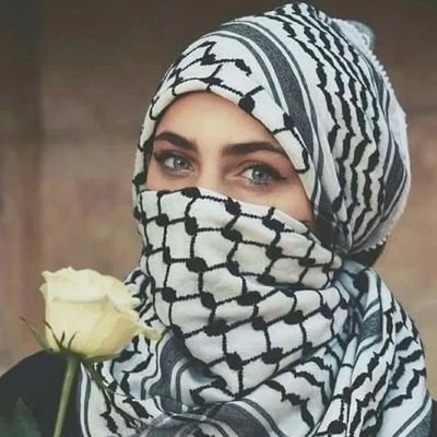 I am Najwa, I am 31 years old, I have 6 My children and my husband have an injured leg and cannot walk. They helped me with money to bring food to for him 😭🙏