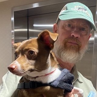 TheGrayShirtGuy's profile picture. Senior citizen Non-playable character (NPC) in the UFO Twitterverse. Not an aviator