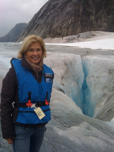 Hotel resource specialist, Travel fanatic, food adventurist, worldwide wanderer, hockey lover