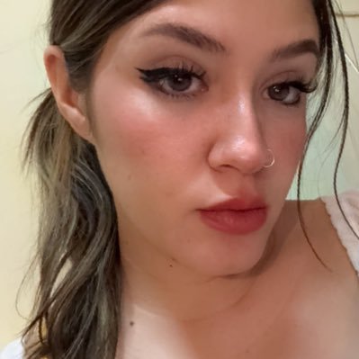 IvyVivianLopez's profile picture. 1998 🤟 
Aliada, Amo CAIFANES JAGUARES🥰

Felizmente casada ❤ F&V