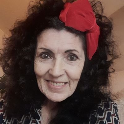 Woman,Mum,Mamgu.Born Liverpool 3,now live on Welsh coast.i love life,my lovely family,decent people,spaniels,sweets and soul music.Politically homeless now.