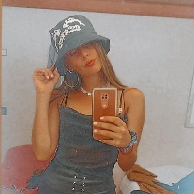 AgosCivitate's profile picture. Manija de rock, futbol, che y vino.