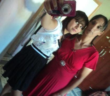 #  ♥ *-* Ciumenta, chorona K ' , me apego fácil as pessoas, odeio mentiras e se for legal cmg, serei legal cntg tbm! (: