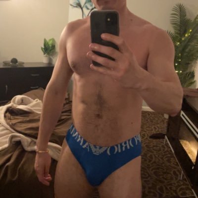 pigstache85's profile picture. 🍤 💪 😏 🍑