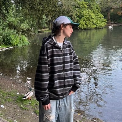 I’m not gay I don’t know how to change my cover picture someone please help