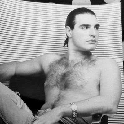 actor, cantante, productor musical, asesor de imagen, Diseñador de ropa. Amo leer, cine,música. Soy Liberal,y fiel al 🦁🦆. Leonino.🙋