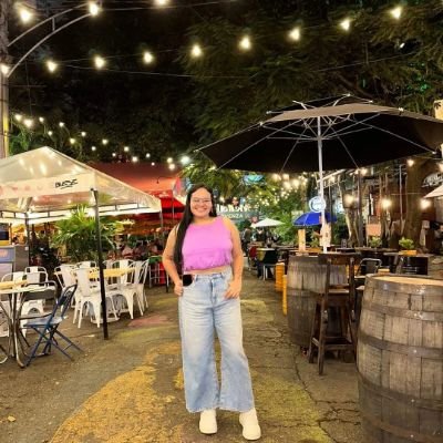 Alejandradaem3's profile picture. Amante a los perros y a él.