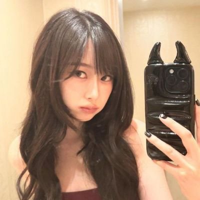 hair to my ass n unbothered ♡ bisexual https://t.co/m3JdOK9ohv @prettierthanyun paid nsfw priv :)
