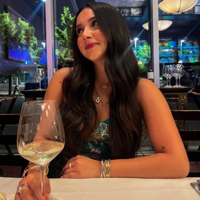 sarxhhowell's profile picture. Live & let Live