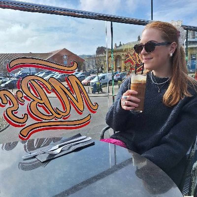 PhD at @WinchesterHist and @HRP_palaces on Queen Mary II, previously MA Queer History @queerhistgold and History of Art at Uni of Edinburgh. She/her