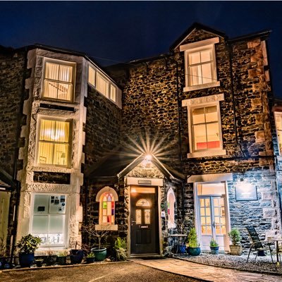 Award winning licensed guest house close to town & Derwentwater. Private car park with EV Charger, guest lounge and evening meals Tel: 017687 72446