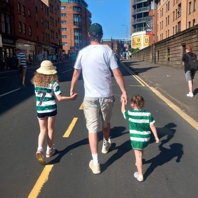 Scran, pints, family and Glasgow Celtic ✌️☮️💚