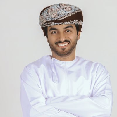 مسلم وليس لدي مذهب | شاعر ولا أنتمي إلى أي مدرسة | ربما تجد في المفضلة شيئا يعجبك | سلطنة الحب.