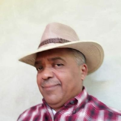 presidente del partido Revolucionario Dominicano
en villa González,ex -Regidor y tesorero del ayuntamiento de villa González,43 años de militancia en el PRD.