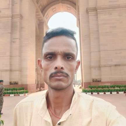 कट्टर हिन्दू, भगवा धारी, राष्ट्र सर्वोपरि
वतन से मोहब्बत, महाकाल का पुजारी
जय हिंद।#हर कण हिंदू।