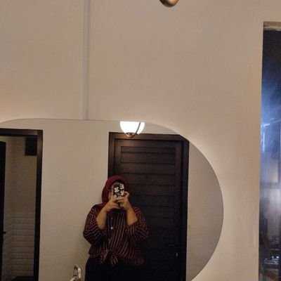 Seorang wanita biasa-biasa saja, yang mungkin km temui dipersimpangan jalan
