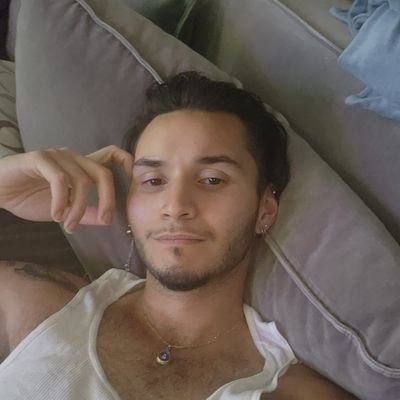 DullMagicalGirl's profile picture. 🌙💜🌟💫🇵🇷 Introvert. Foodie. Hella gay🏳️‍🌈

✨️Cant relate to the fucks you give🤷🏻‍♂️✨️