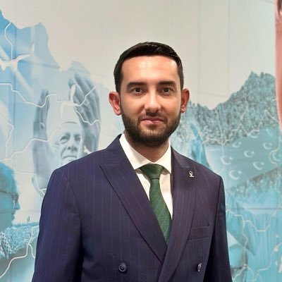 28. Dönem Mv. Adayı-AK Parti Gençlik Kolları Niğde İl Başkanı (20-23)-AK Parti GM Gençlik Kolları Teşkilat Bşk.Yrd. (23-25)-Niğde Bel. Meclis Üyesi
