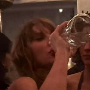 juneyen_n's profile picture. Hello from the other side