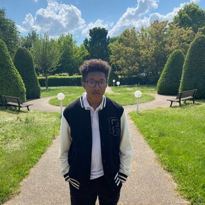 Je parle de l'actualité du foot et du sport, j'analyse certains évènements et bien plus encore. Principal @KuroGOAT_