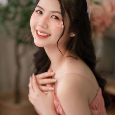 ReynaL82723's profile picture. عالم موسيقى معتمد. متعصب للإنترنت. خبيرة ثقافة البوب. وسائل الإعلام الاجتماعية المتواضعة بشكل يثير الغضب. متخصص بيكون.