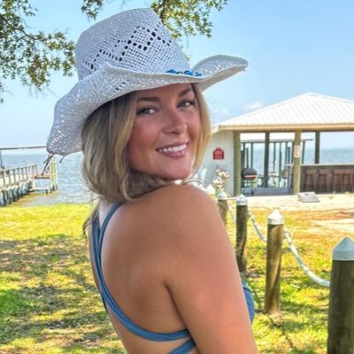 mayceefundora's profile picture. 