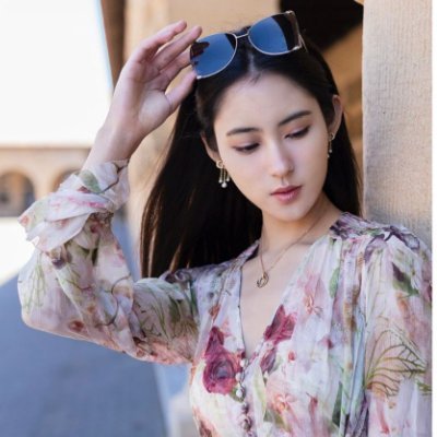 Young Entrepreneur that likes: Traveling, photography, sports, understanding the cultures of various countries, owner of professional aesthetic beauty salon.