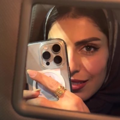 لا امتـلك قنـاع أجتماعـي .. ولا ابحـث عـن شهـره .. ولا ادعـي المثاليـه .. فقـط ابـحـث عـن رُقـيً فكـري”