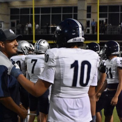 6’2/235//25/DE/OLB-. The woodlands collage park representing my 🇭🇳🇭🇳beautiful country 🇭🇳🇭🇳 email- bedfordomar@gmail.com