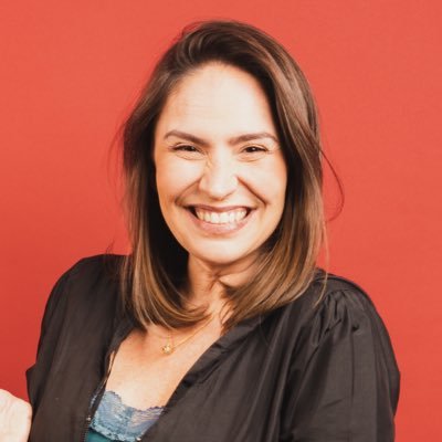 Apresentadora do RivoNews e do RivoTalks. Comunicadora desde sempre.