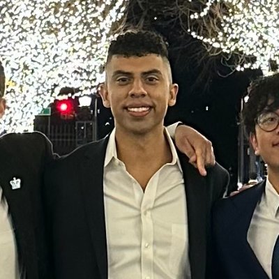 rogvee's profile picture. everything is like jazz except me | @columbia